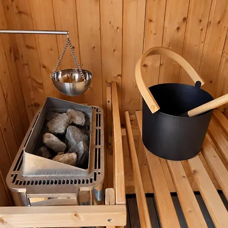 Holiday home My-little-escape, Hot Tub, Sauna Und Kamin *